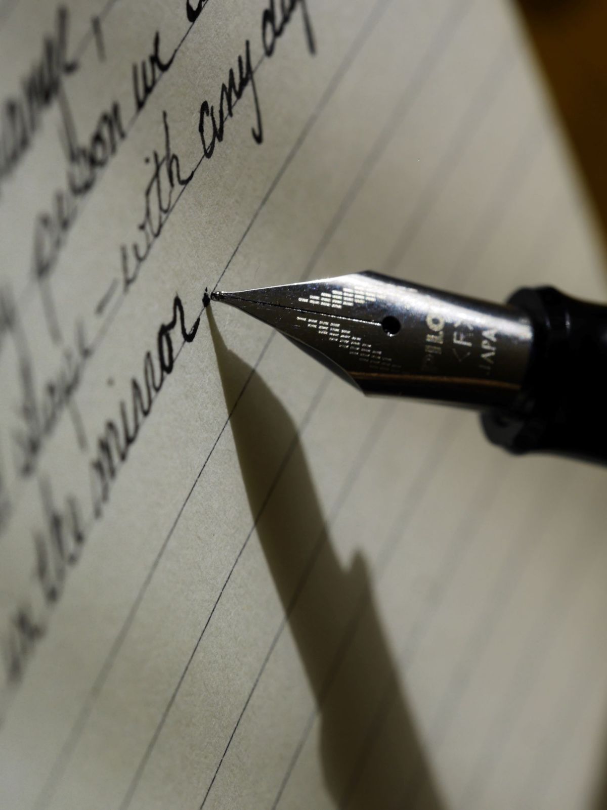 aaron-burden-y02jEX_B0O0-unsplash